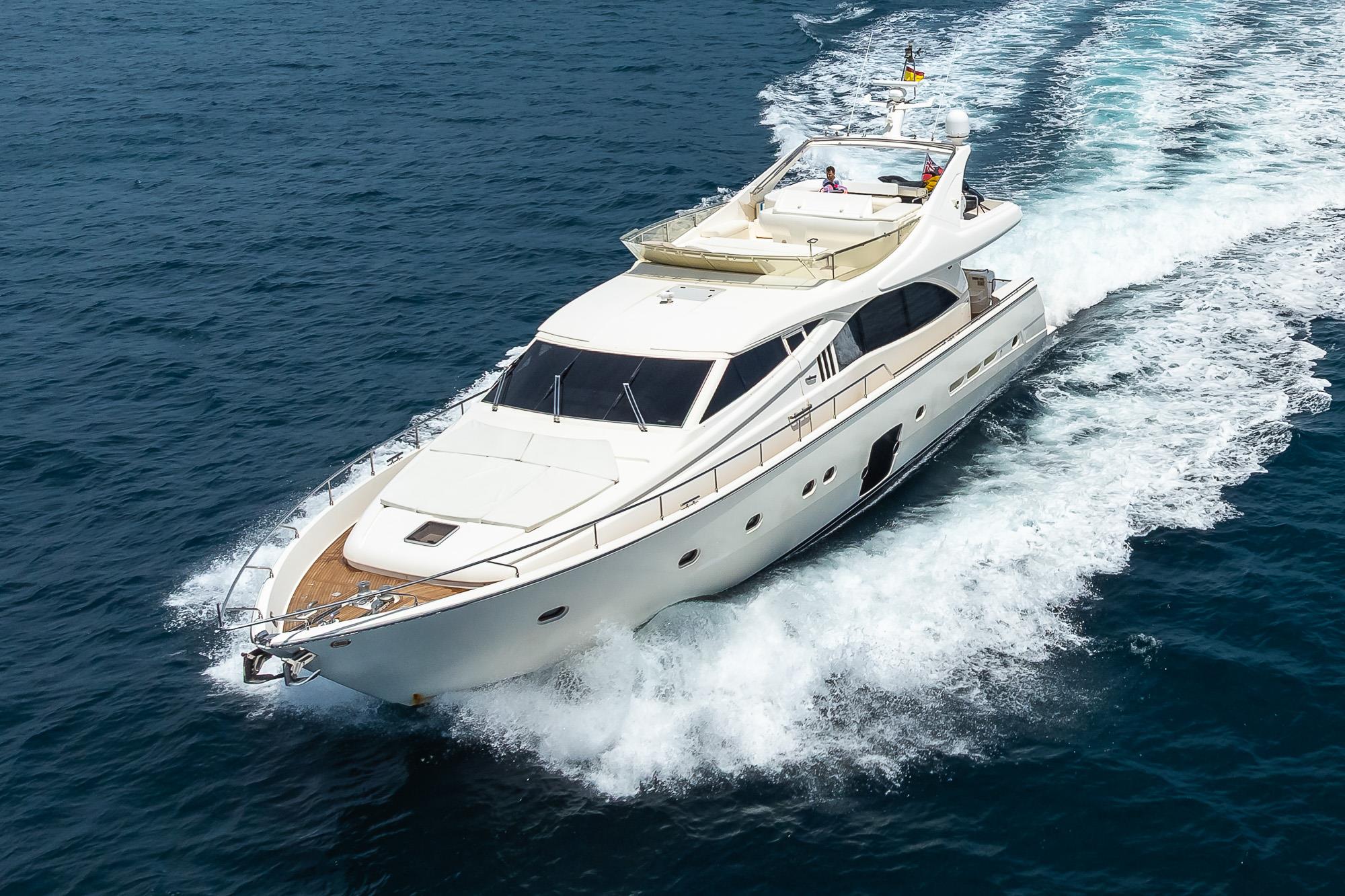 2005 FERRETTI YACHTS 731 
